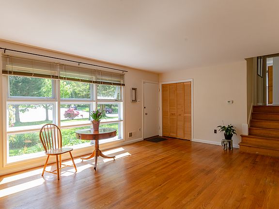 3rd image of 4810 Bradford Dr