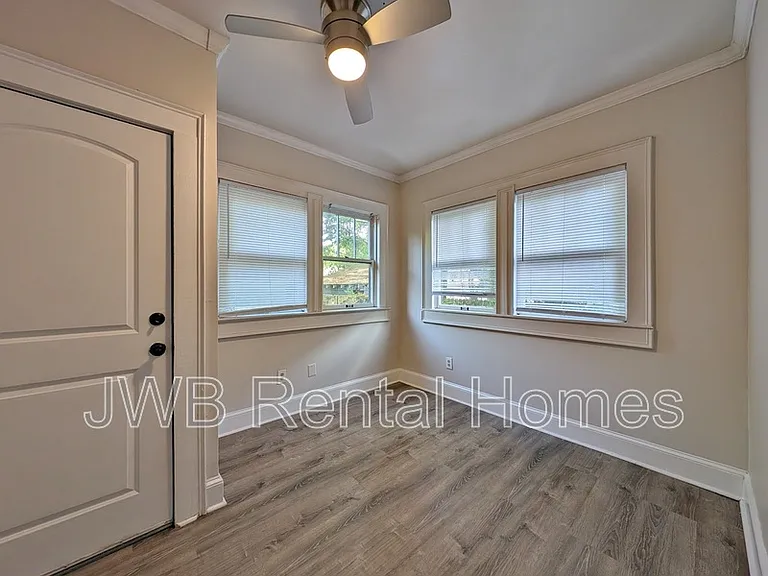 1914 Silver St — Photo 5