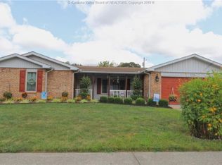 224 Sunset Dr, Hurricane, WV 25526