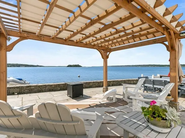 181 Seaconnet Blvd, Portsmouth, RI 02871