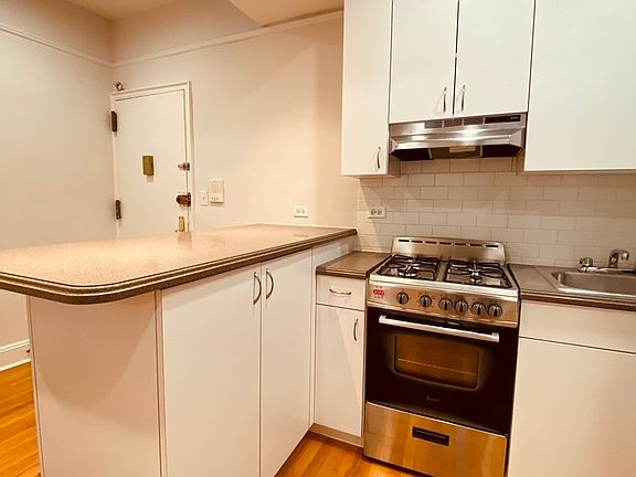 3rd image of 330 8th Ave #5S
