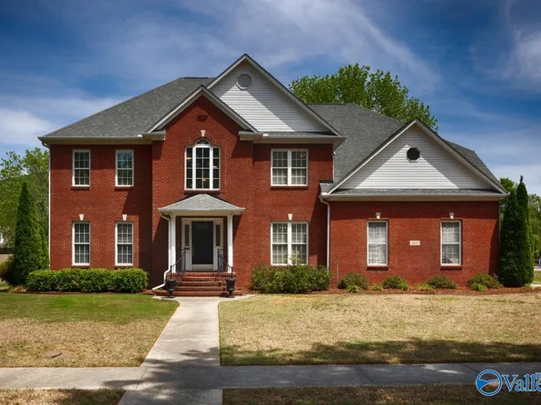 2621 Trellis Post Ct SE, Owens Cross Roads, AL 35763