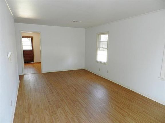 3rd image of 2119 Illinois Ave