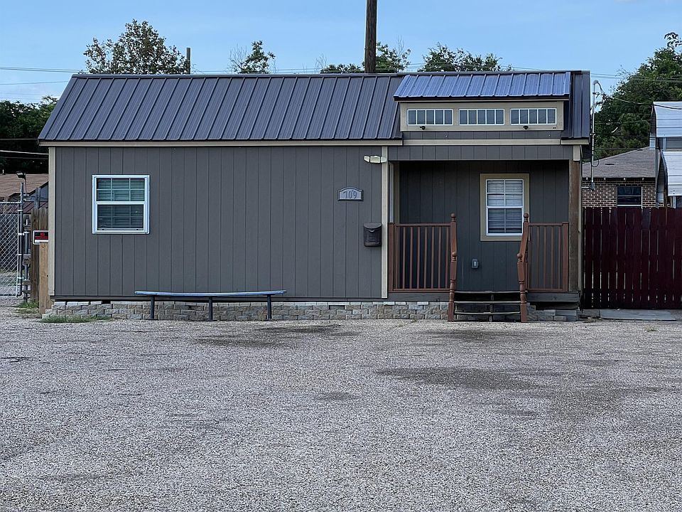 1st image of 709 E Veterans Memorial Blvd #1