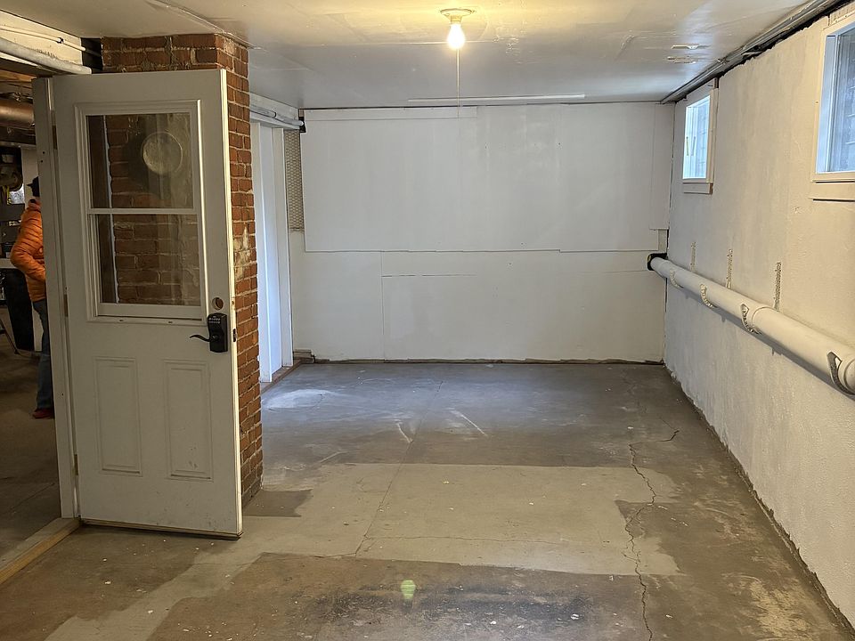 2nd image of 2311 SE Hawthorne Blvd