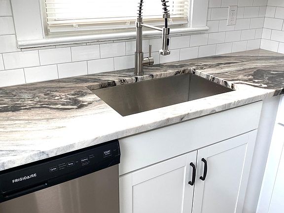 3rd image of 1638 Lincoln Ave