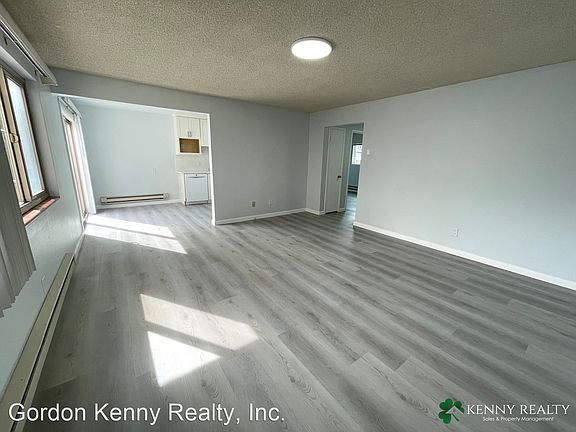 3rd image of 556 Miller Ave #5