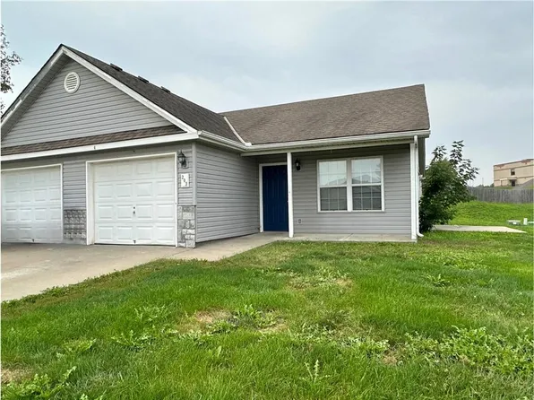 201-203 Birdie Dr, Pleasant Hill, MO 64080