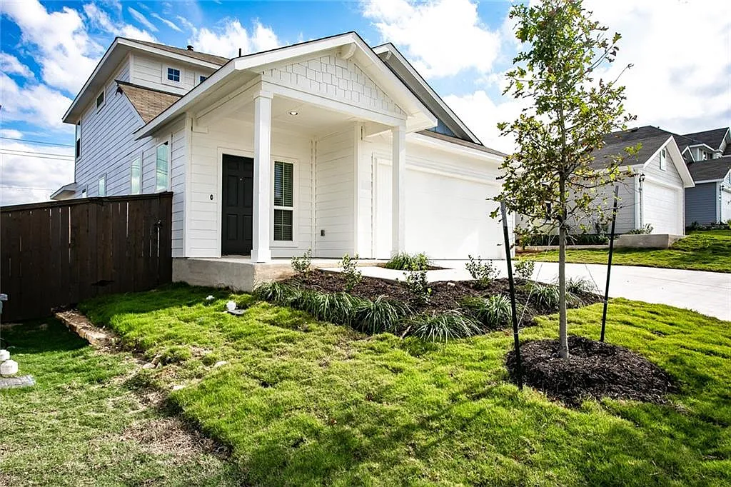 3 bed, 2.5 bath, 2107 sqft, $2,225 — Photo 3