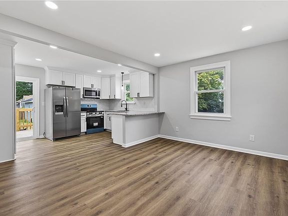 4th image of 614 Ellen Rd