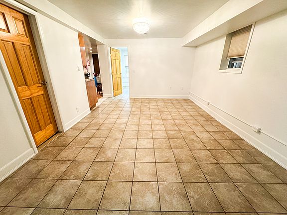 5th image of 3612 36th Ave #1
