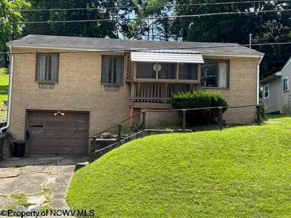 1382 Locust Ave, Fairmont, WV 26554