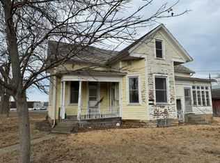 312 Van Buren St, Red Bud, IL 62278