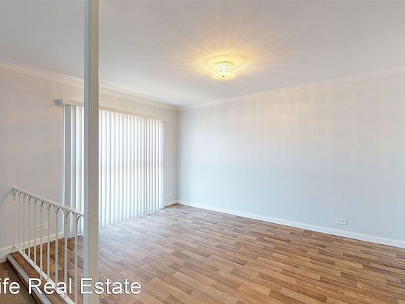 3rd image of 427 Orange Ave APT I