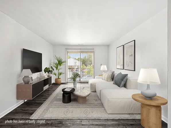 Northlake Village Apartments