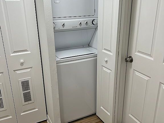 5th image of 215 Lake Brook Cir Unit 102