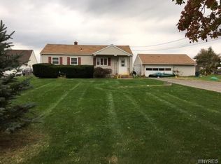 7207 Akron Rd, Lockport, NY 14094