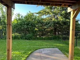 23 Gibbs Cres S — Photo 8