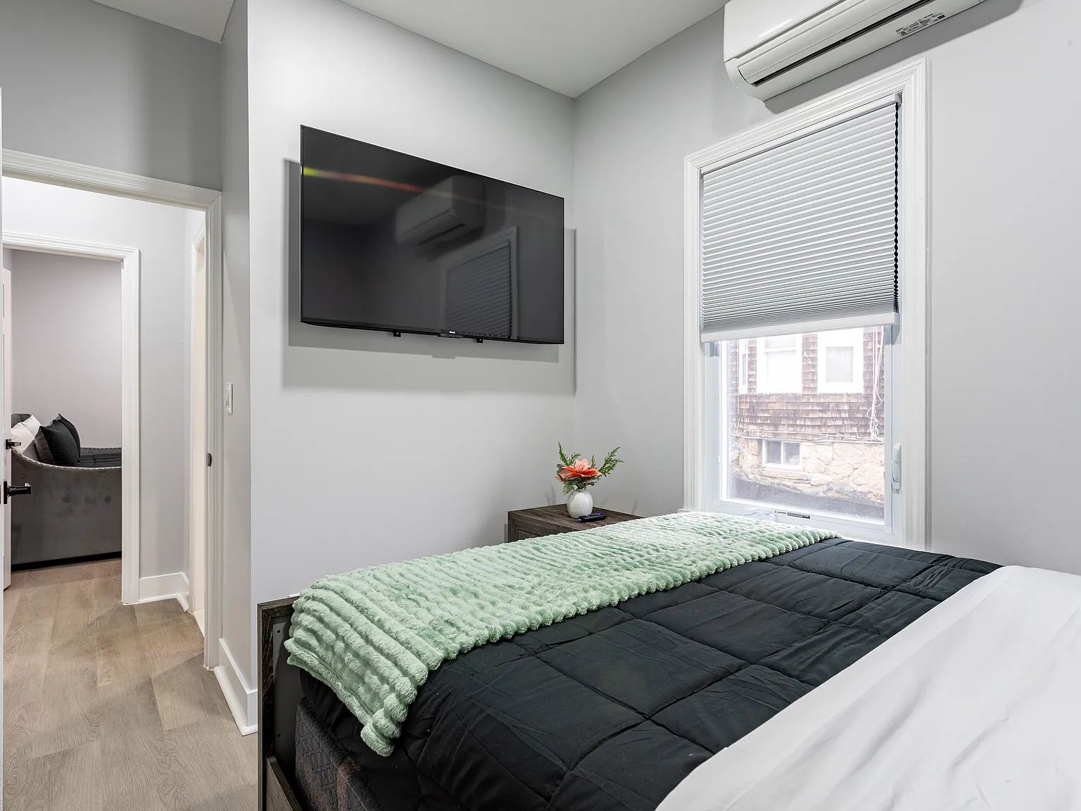 3 bed, 1112 sqft, $6,500 — Photo 2