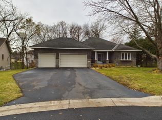 160 Hansen Ct, New Brighton, MN 55112