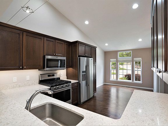2nd image of 8858 Silver Oak Cv