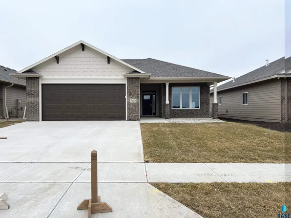 1712 S Wheatland Ave, Sioux Falls, SD 57106