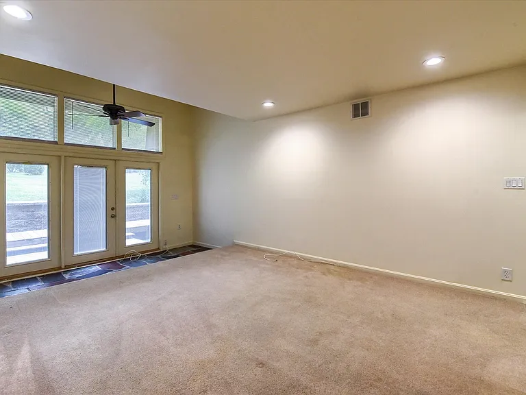 2 Stone Spring Ln #6 — Photo 18