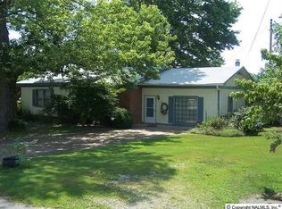 700 Douglas Dr NW, Hartselle, AL 35640