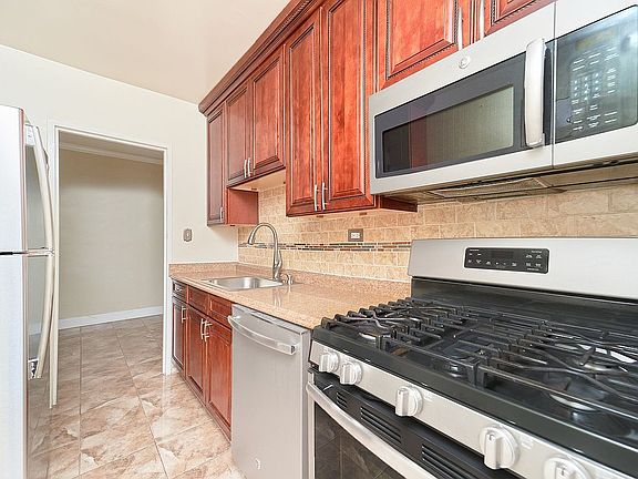 4th image of 191 Willoughby St APT 6N