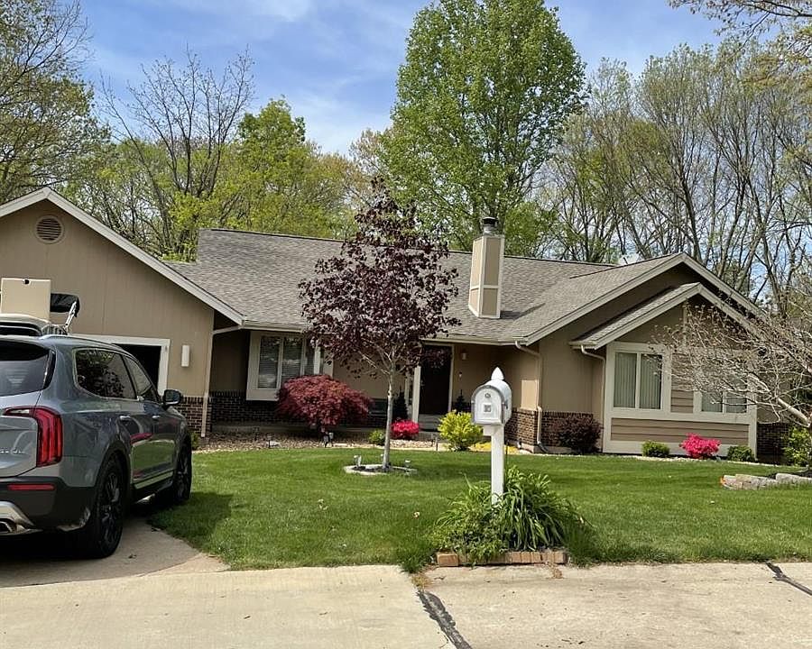 2nd image of 15 Laurel Oaks Ct