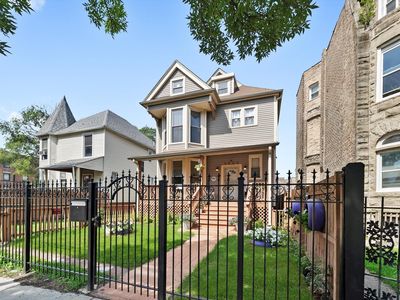 5850 S Indiana Ave, Chicago, IL, 60637
