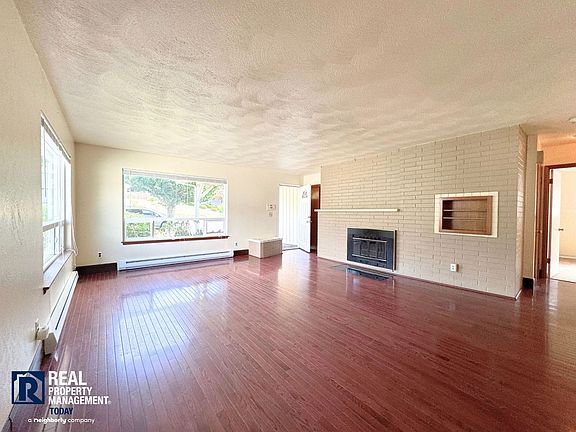 4th image of 338 Regents Blvd