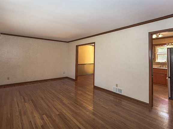 4th image of 784 Serben Dr