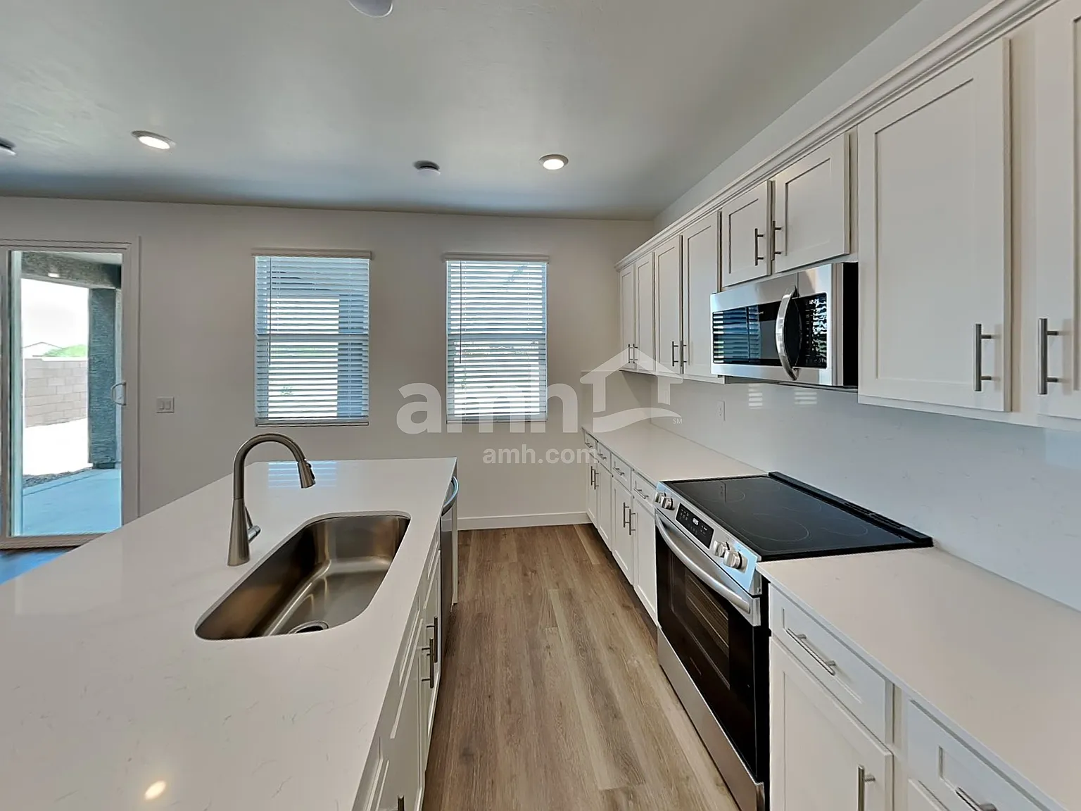 4 bed, 2.5 bath, 2154 sqft, $2,260 — Photo 3