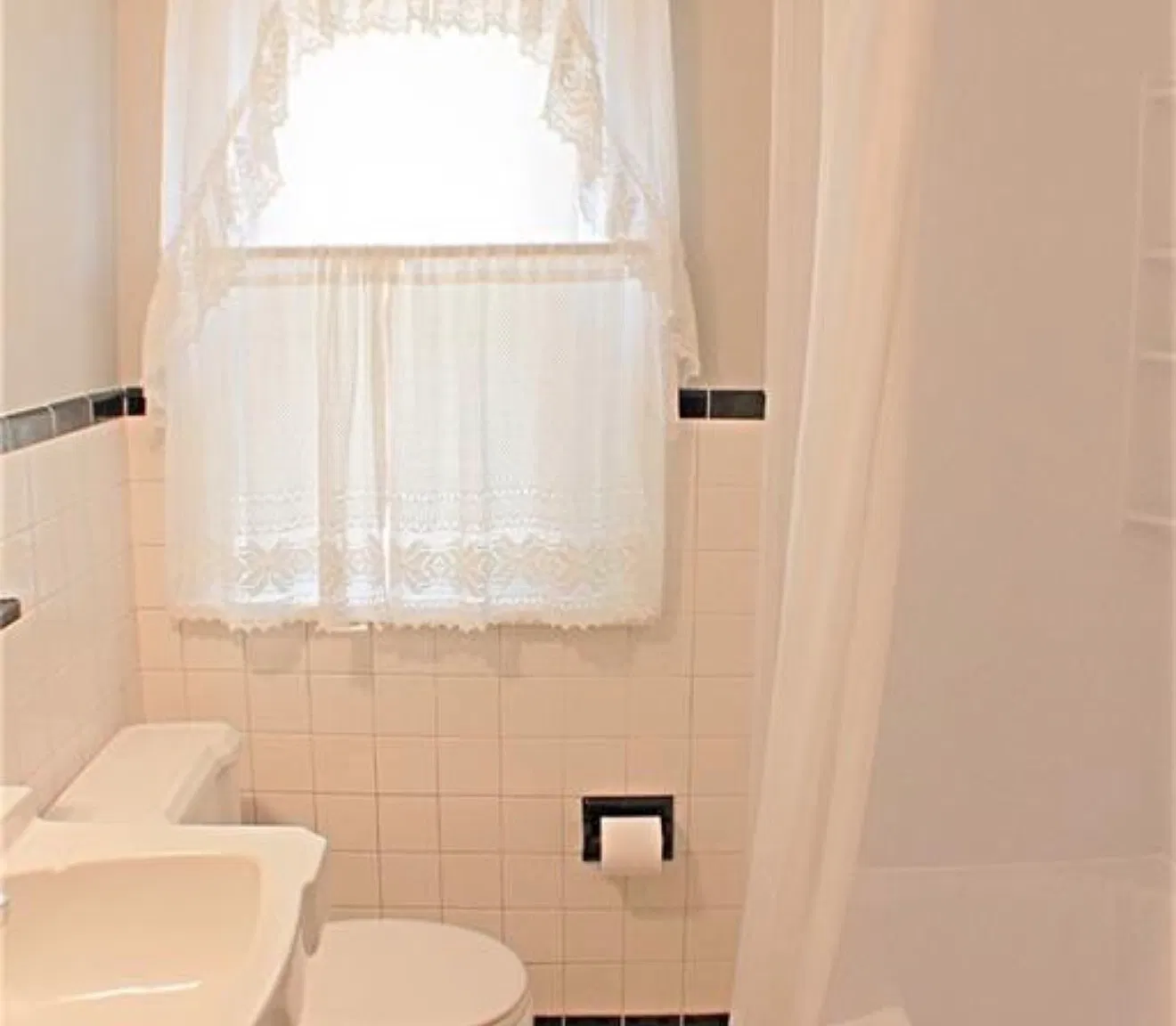 3 bed, 1207 sqft, $1,700 — Photo 3