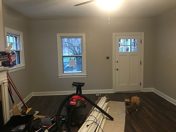 LARGE LIVING ROOM 