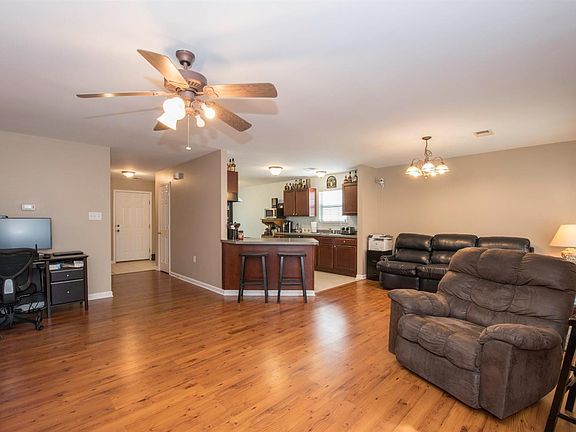 4th image of 141 Baybrook Cir