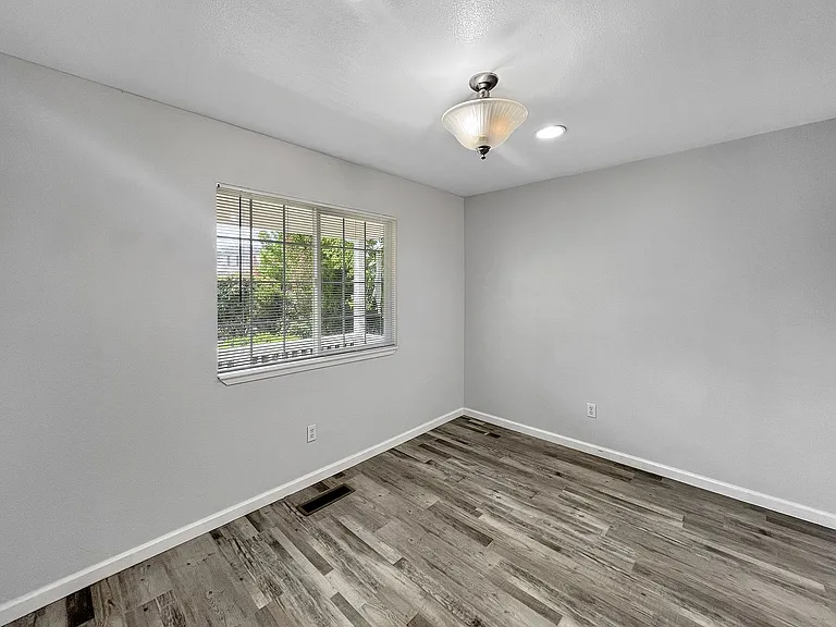 10025 Shooting Star Ct — Photo 11