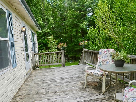 2nd image of 206 Maple Ln