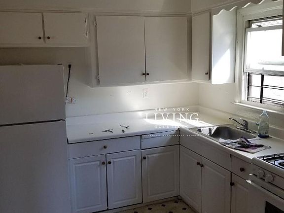 3rd image of 1420 Mott Ave #2