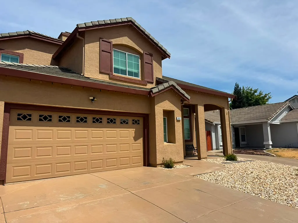 4 bed, 1734 sqft, $3,200 — Photo 3