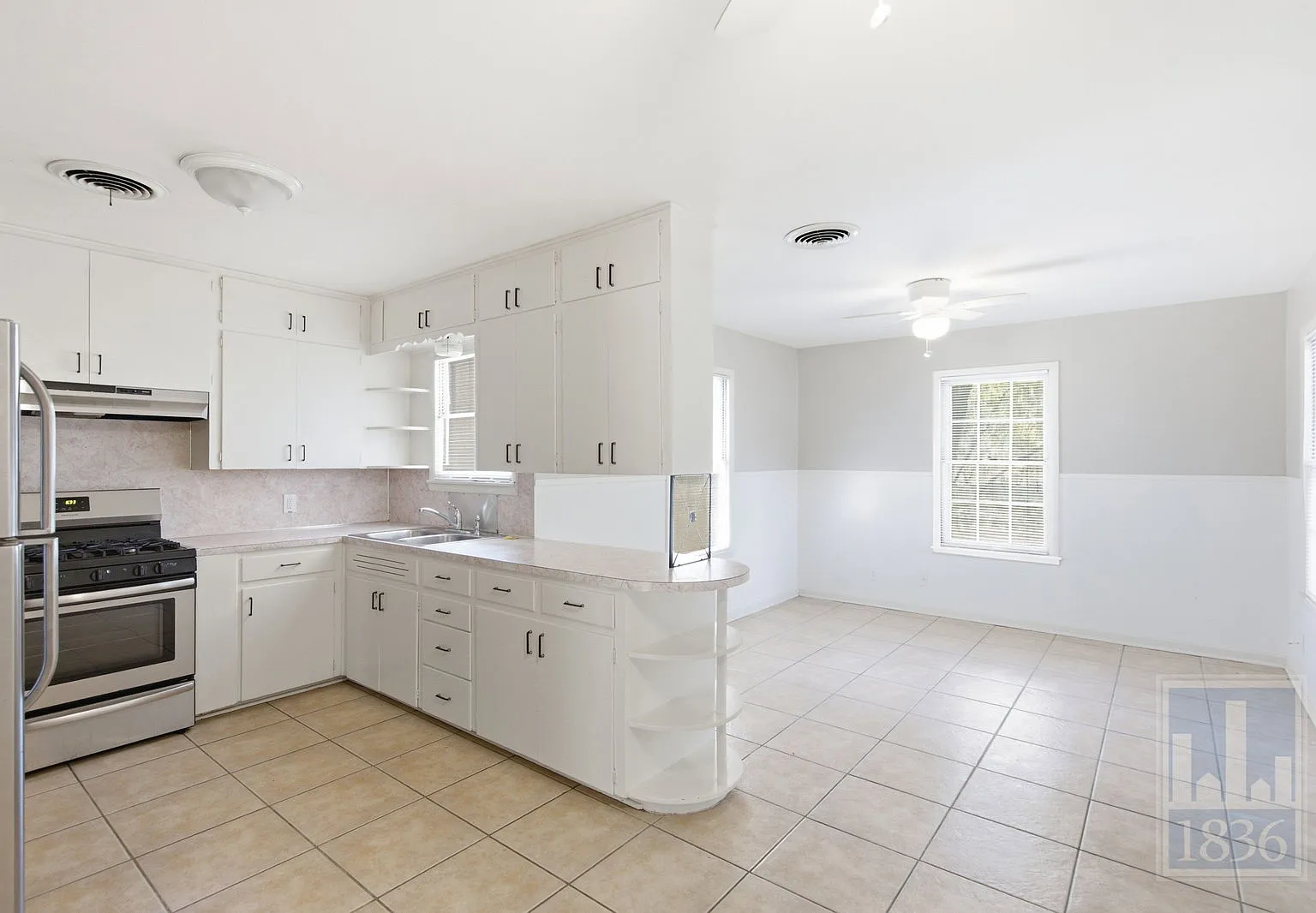 3 bed, 1.0 bath, 1112 sqft, $2,095 — Photo 4