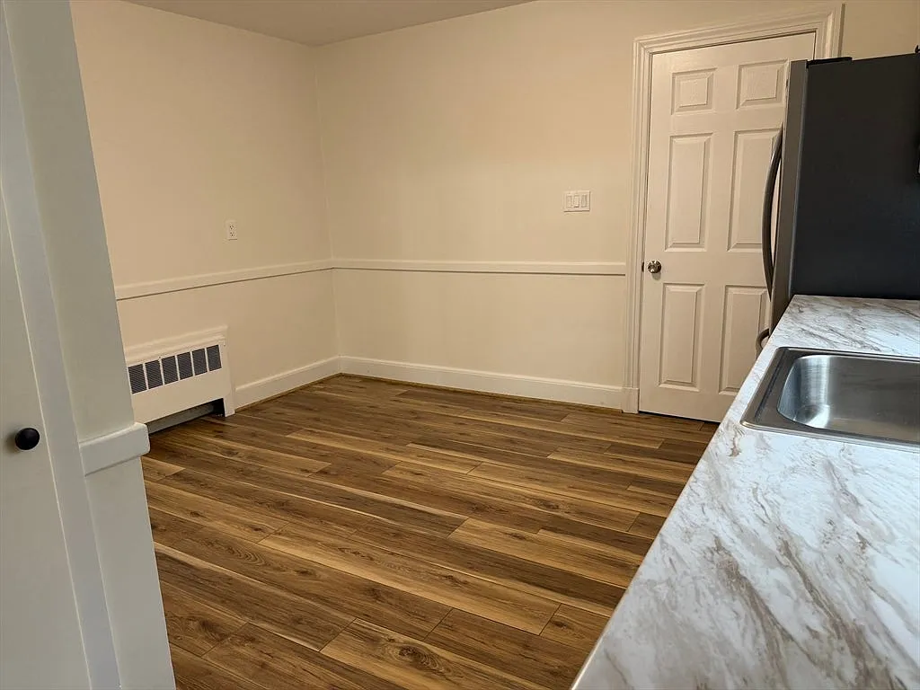 2 bed, 1200 sqft, $2,800 — Photo 3