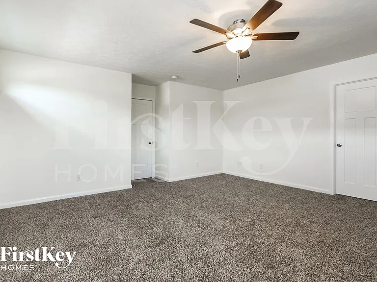 7240 Lockford Walk N — Photo 8