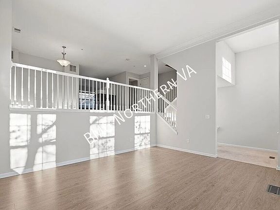 3rd image of 1881 Crescent Park Dr