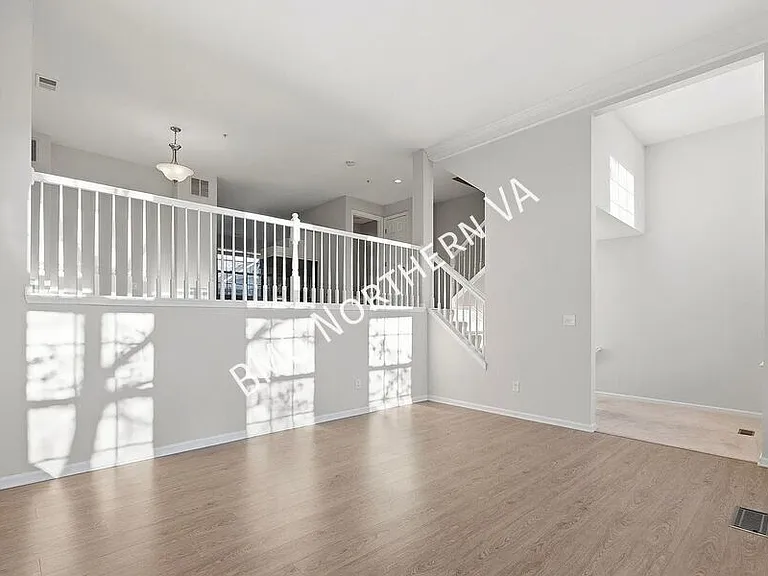1881 Crescent Park Dr — Photo 3