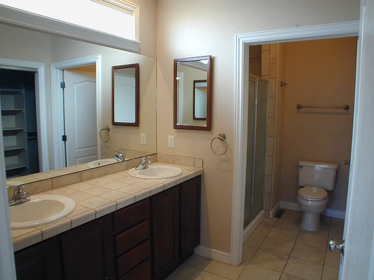 400 Sterling Dr — Photo 11