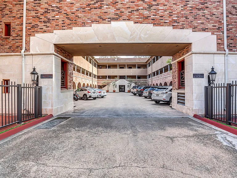 The Tuscany Apartments — Photo 43