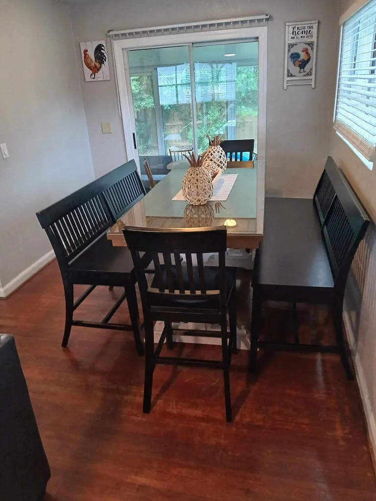 3 bed, 1296 sqft, $2,200 — Photo 3