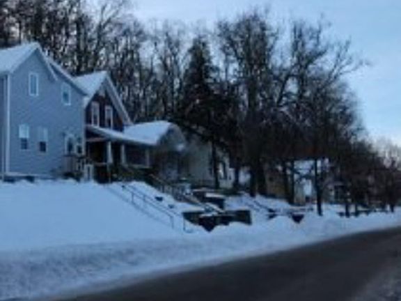 Exterior Neighborhood (street photo)